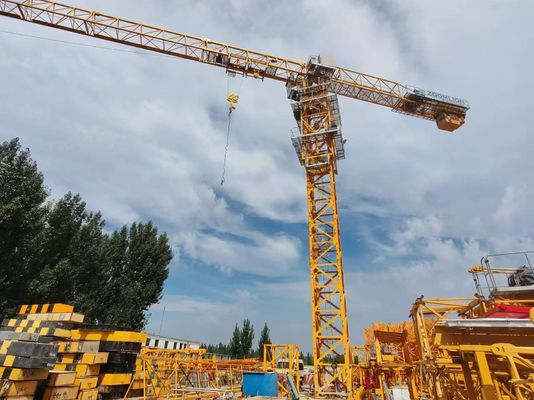 12T QTZ250 7020 Stosowany żuraw budowlany 60m wysokości i L68 mastu 2019 Rok produkcji
